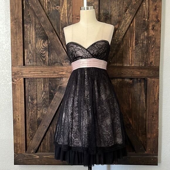 BCBG Maxazria Black Floral Lace Pink Detail Strapless Tiered Cocktail Dress - Picture 1 of 14